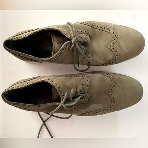 Wing tip tennis shoes